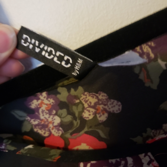 🧑🎄10/10🧑🎄Sheer button up blouse - Picture 4 of 4